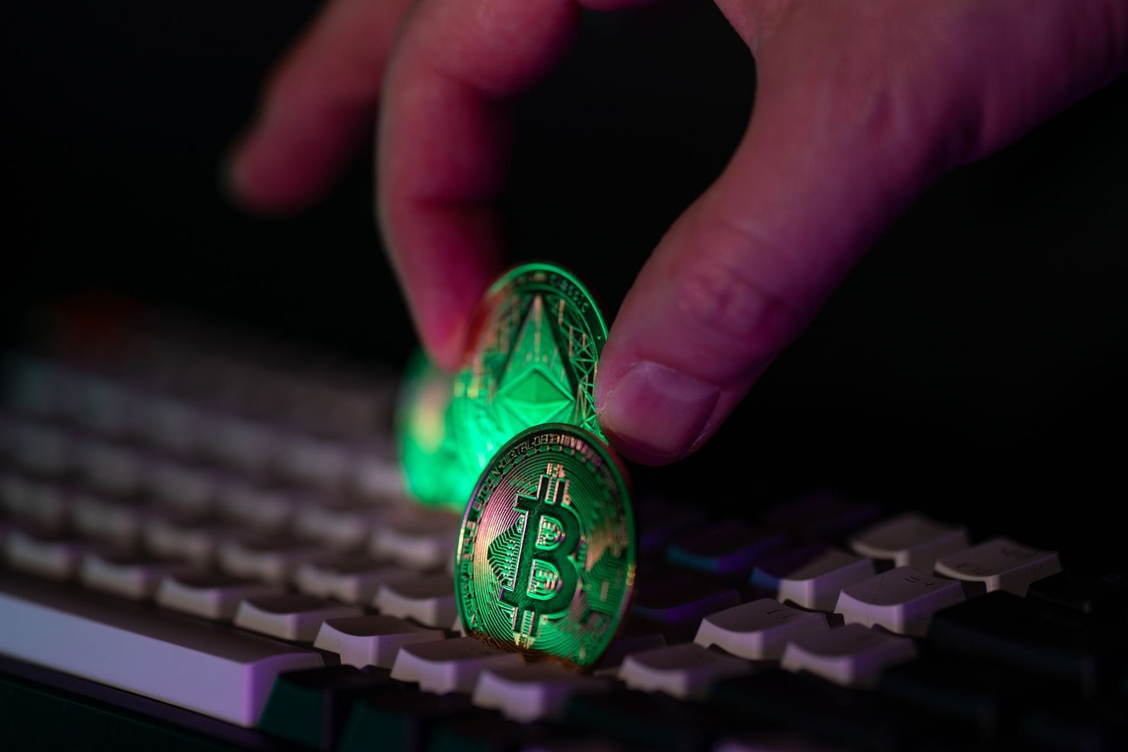 Crypto Clipper Malware Uses Tor, USB Propagation, and Worm-Like Behavior to Steal Cryptocurrency
